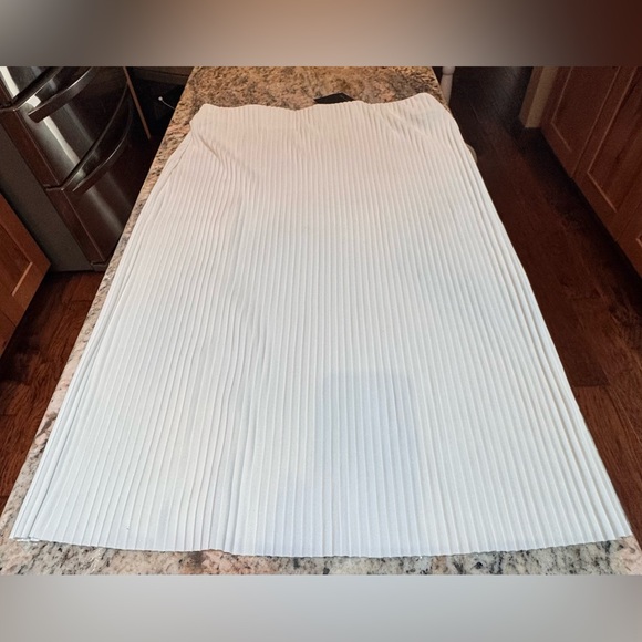 NWT. Marc New York cream colored pleated skirt with gold buttons. - Picture 8 of 12